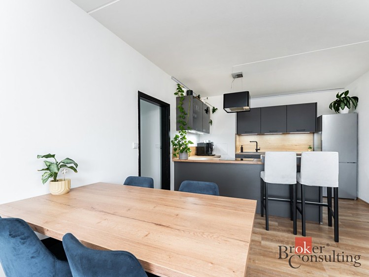 Pronájem bytu 3+kk 69 m² - foto 2