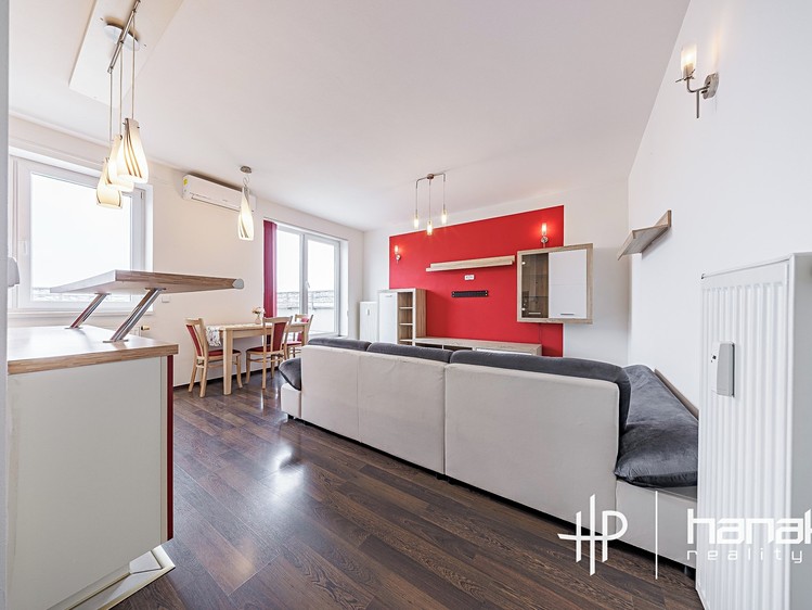 Pronájem bytu 3+kk 82 m² (Podkrovní) - foto 3