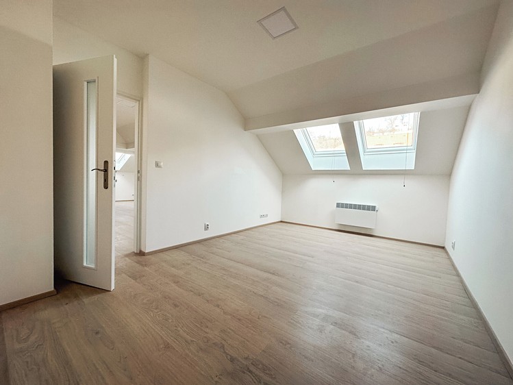 Pronájem bytu 3+kk 74 m² (Podkrovní) - foto 6