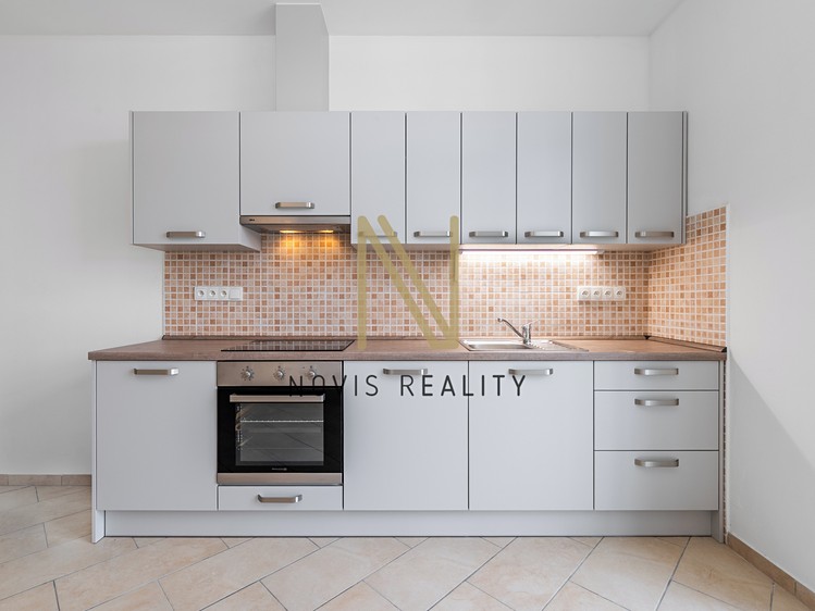 Pronájem bytu 3+kk 72 m² - foto 1