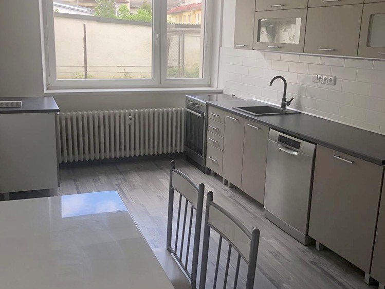 Pronájem bytu 1+1 70 m² - foto 3