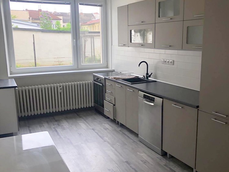 Pronájem bytu 1+1 70 m² - foto 1