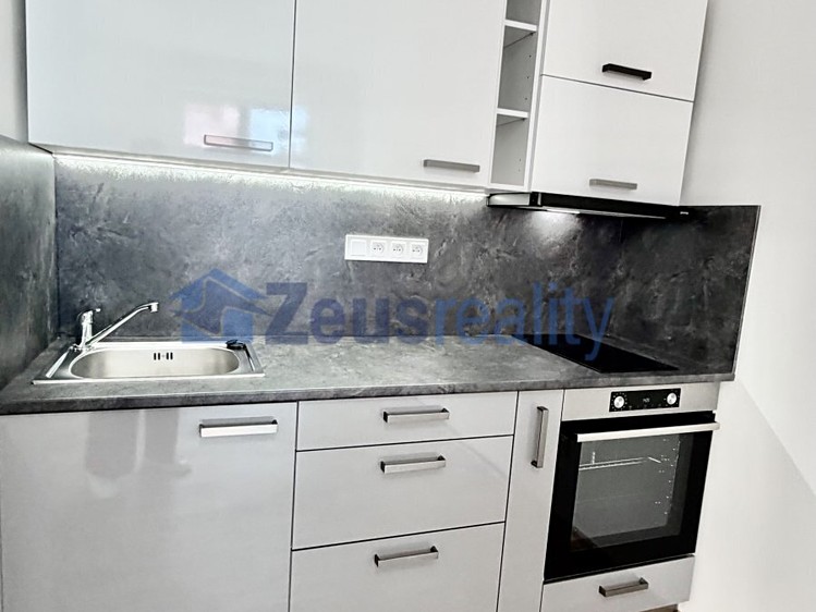 Pronájem bytu 1+kk 22 m² - foto 1