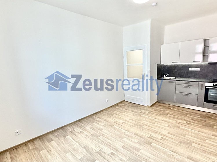 Pronájem bytu 1+kk 22 m² - foto 2