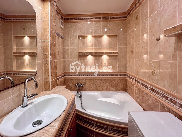 Pronájem bytu 3+1 64 m² - foto 1