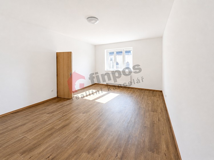 Pronájem bytu 2+kk 79 m² - foto 3