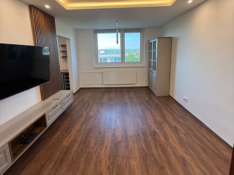 Pronájem bytu 2+1 58 m² (Jednopodlažní) - foto 2