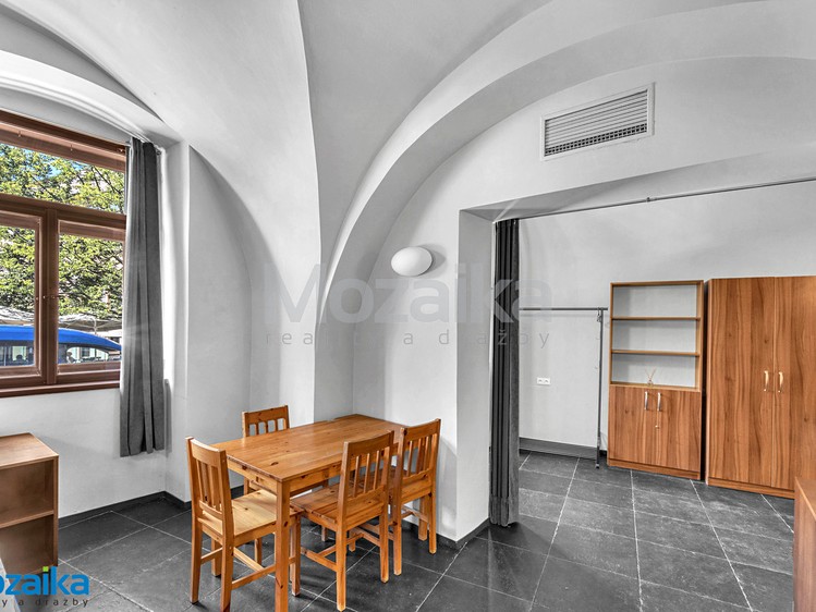 Pronájem bytu 2+kk 80 m² (Jednopodlažní) - foto 1