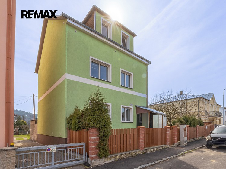 Prodej rodinného domu 140 m², pozemek 369 m² - foto 1