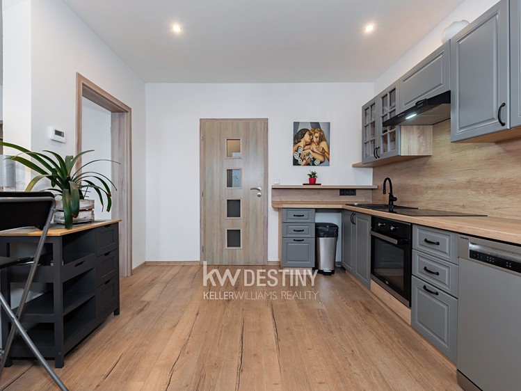 Prodej  rodinného domu 176 m², pozemek 469 m² - foto 3