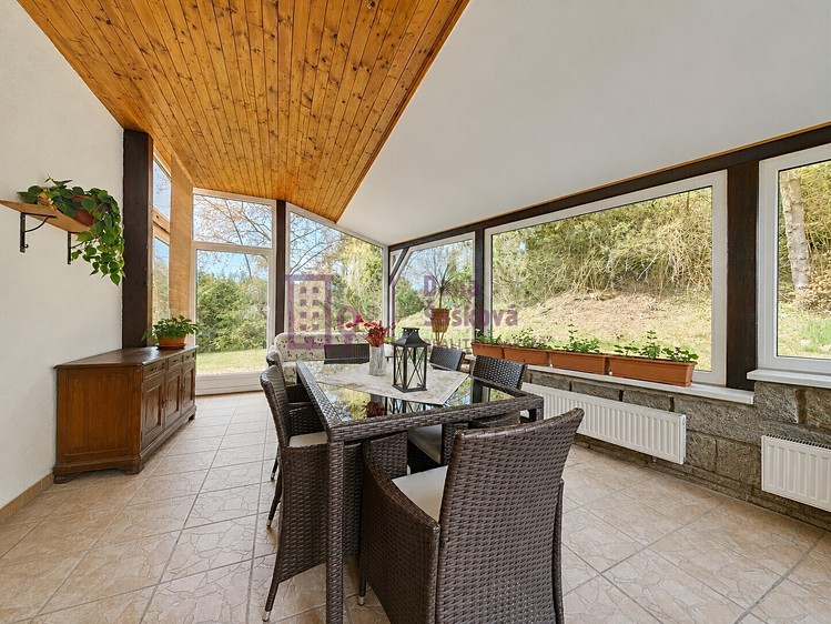 Prodej rodinného domu 380 m², pozemek 2 885 m² - foto 2