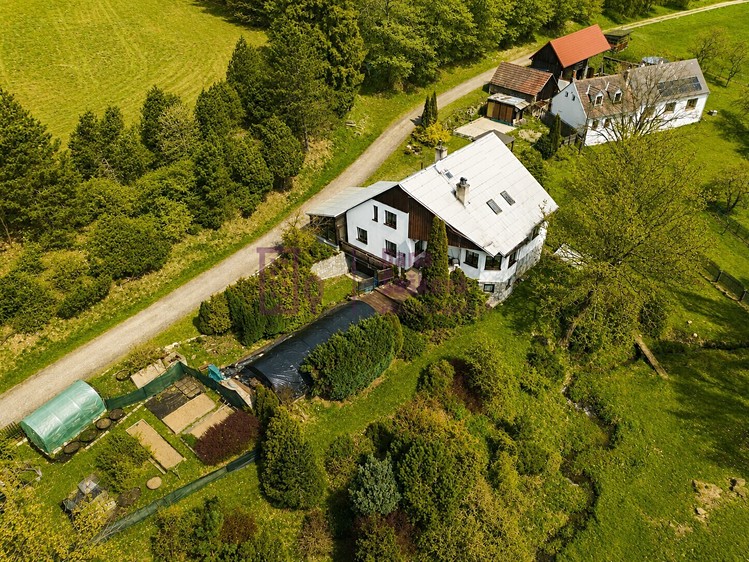 Prodej rodinného domu 380 m², pozemek 2 885 m² - foto 1