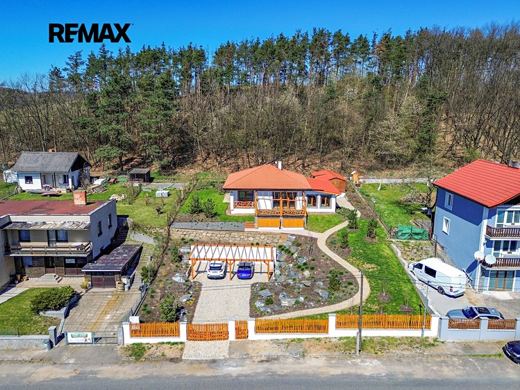 Prodej rodinného domu 89 m², pozemek 901 m² - foto 1