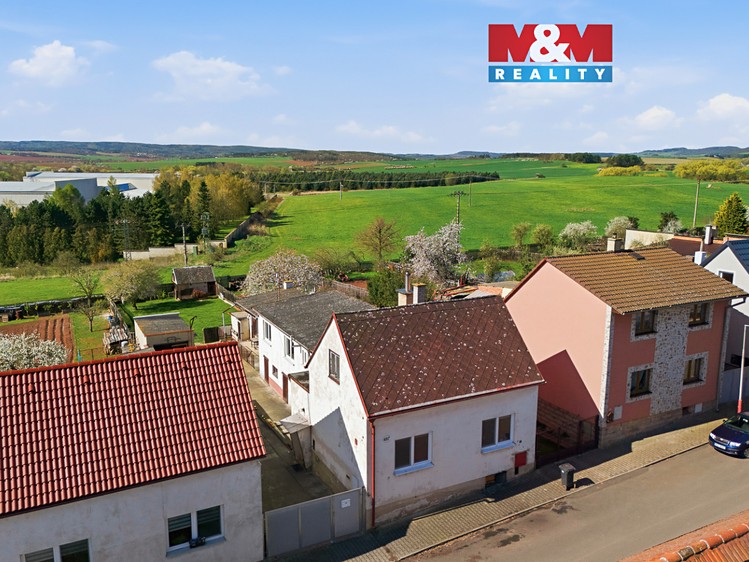 Prodej rodinného domu 100 m², pozemek 735 m² - foto 1