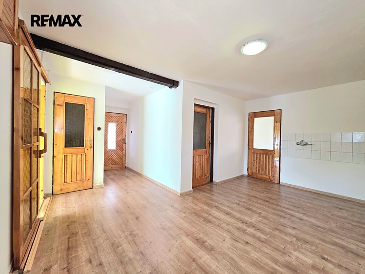 Prodej rodinného domu 302 m², pozemek 1 056 m² - foto 8