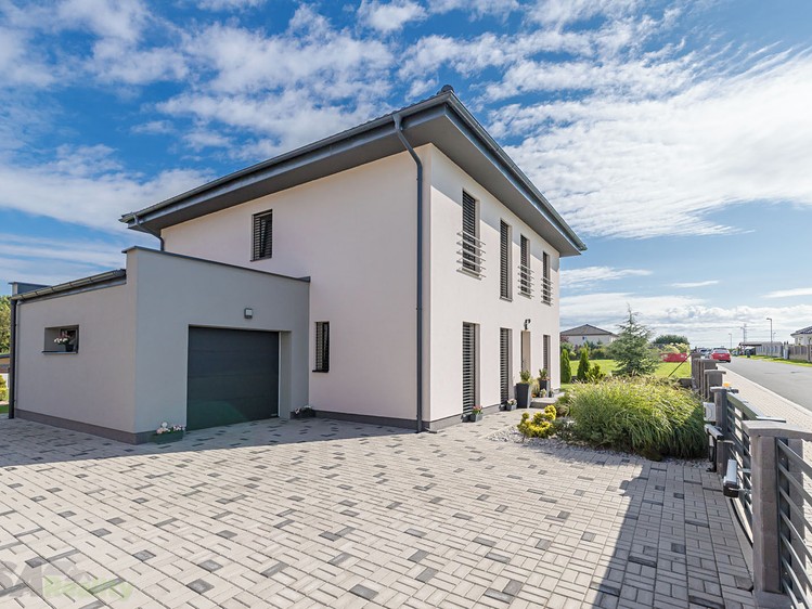 Prodej rodinného domu 164 m², pozemek 986 m² - foto 2