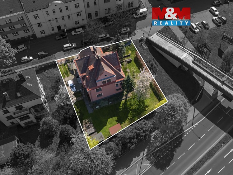 Prodej rodinného domu 310 m², pozemek 860 m² - foto 1