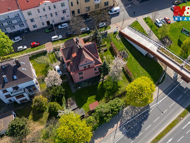 Prodej rodinného domu 310 m², pozemek 860 m² - foto 2