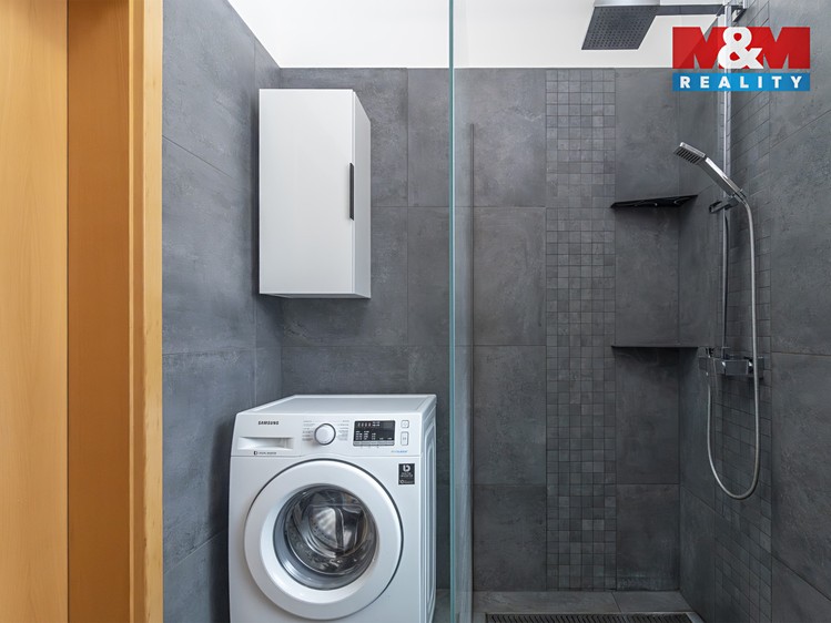 Prodej rodinného domu 310 m², pozemek 860 m² - foto 7