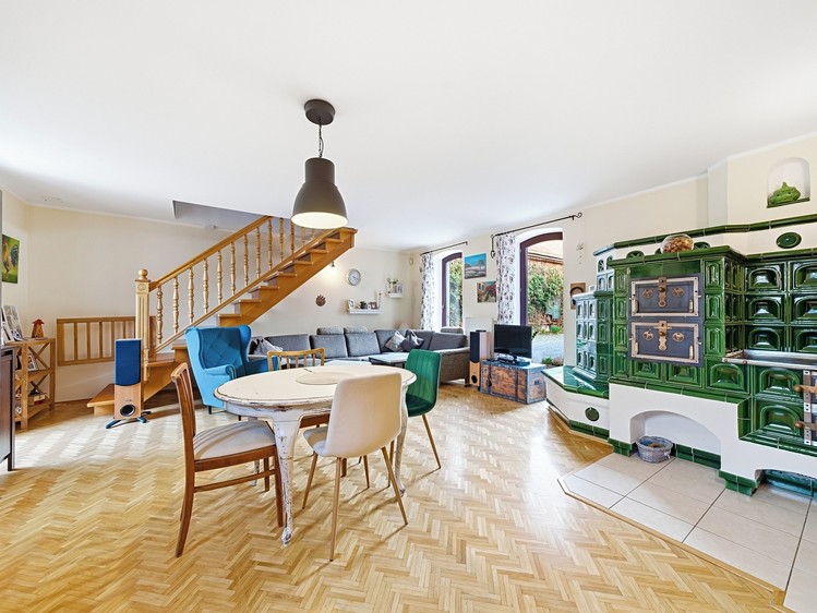 Prodej vícegeneračního domu 470 m², pozemek 780 m² - foto 3