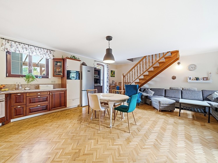 Prodej vícegeneračního domu 470 m², pozemek 780 m² - foto 5
