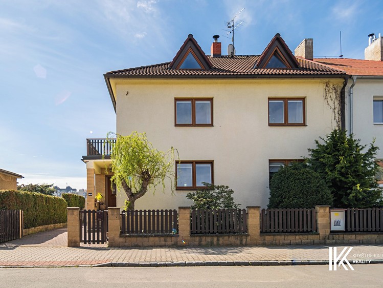 Prodej vícegeneračního domu 332 m², pozemek 1 030 m² - foto 2