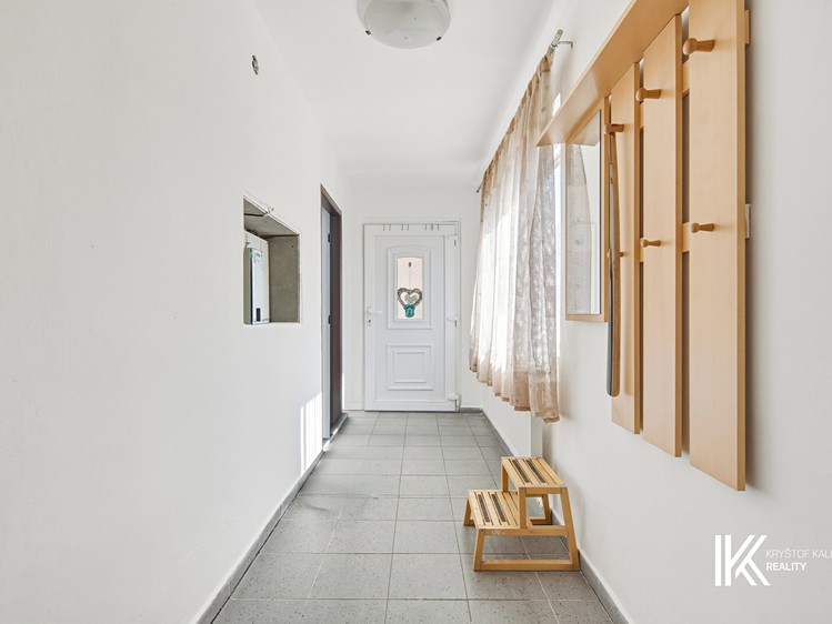 Prodej vícegeneračního domu 332 m², pozemek 1 030 m² - foto 5