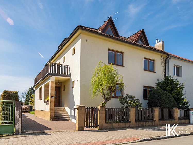 Prodej rodinného domu 332 m², pozemek 1 030 m² - foto 1