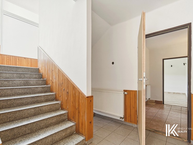 Prodej rodinného domu 332 m², pozemek 1 030 m² - foto 6