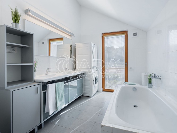 Prodej rodinného domu 134 m², pozemek 860 m² - foto 3