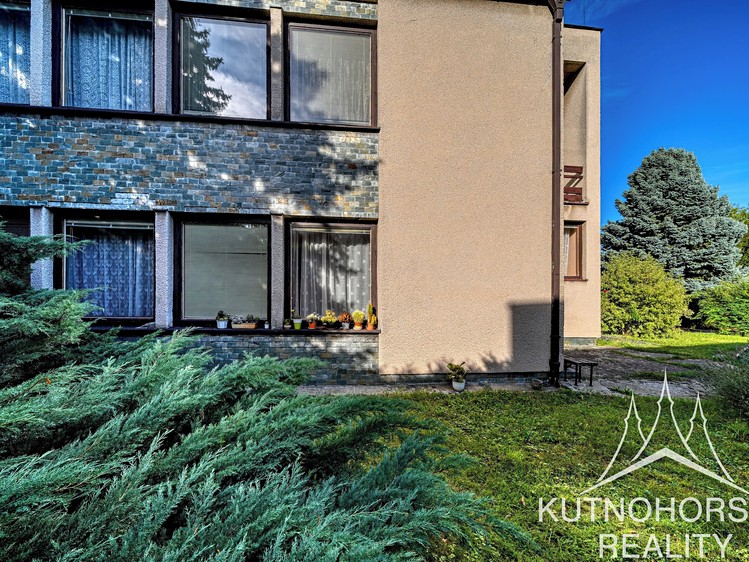 Prodej rodinného domu 214 m², pozemek 924 m² - foto 4