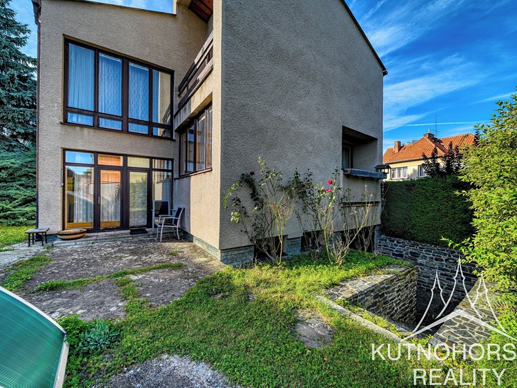 Prodej rodinného domu 214 m², pozemek 924 m² - foto 8