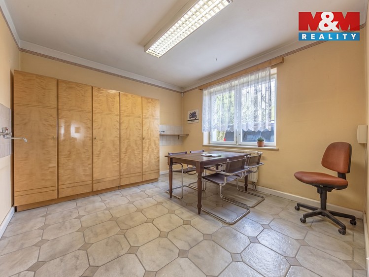 Prodej rodinného domu 200 m², pozemek 2 098 m² - foto 8