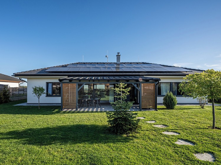 Prodej rodinného domu 143 m², pozemek 818 m² - foto 1