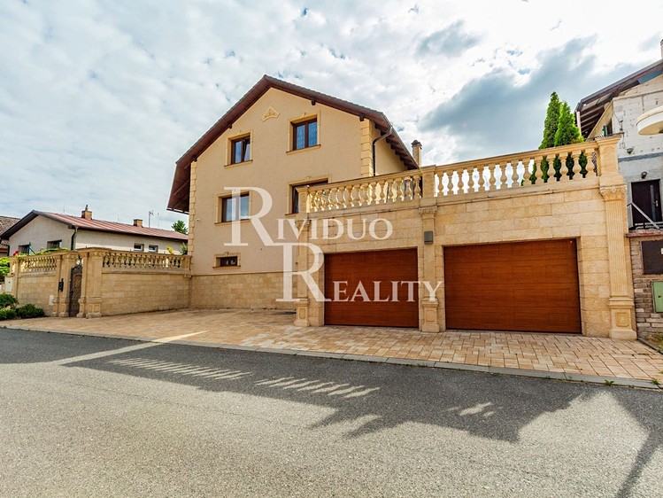 Prodej rodinného domu 357 m², pozemek 784 m² - foto 2
