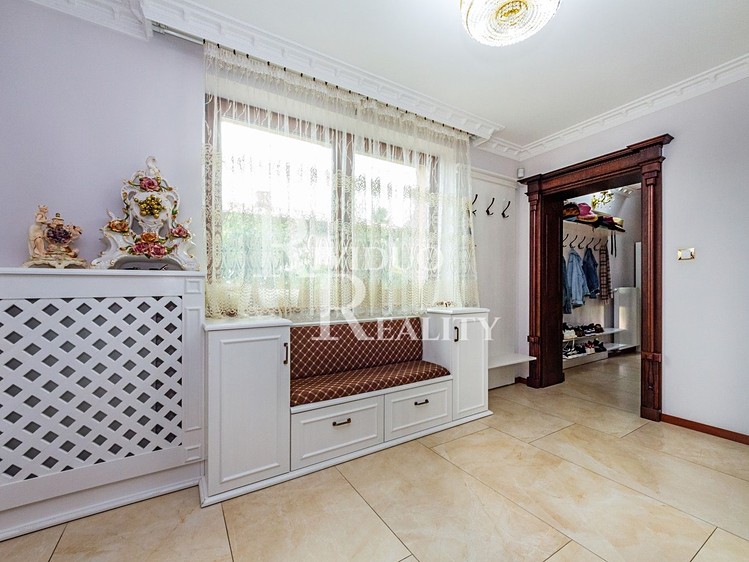 Prodej rodinného domu 357 m², pozemek 784 m² - foto 8