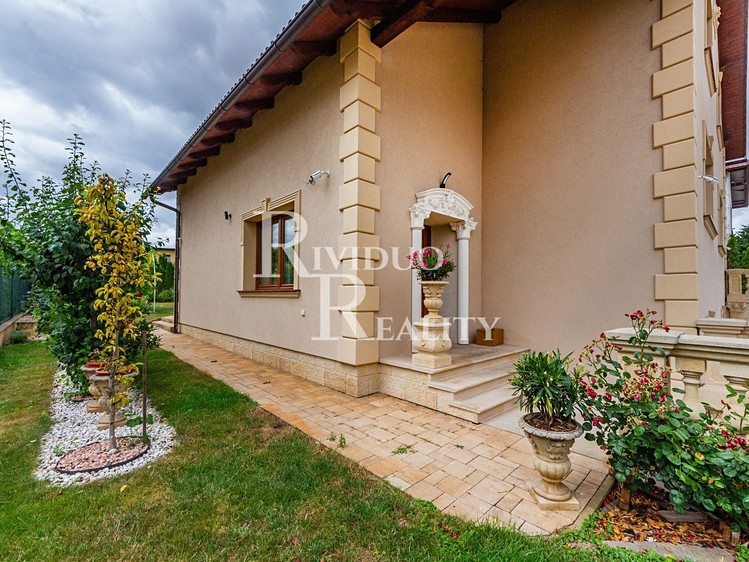 Prodej rodinného domu 357 m², pozemek 784 m² - foto 5