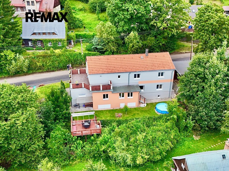 Prodej rodinného domu 200 m², pozemek 722 m² - foto 1
