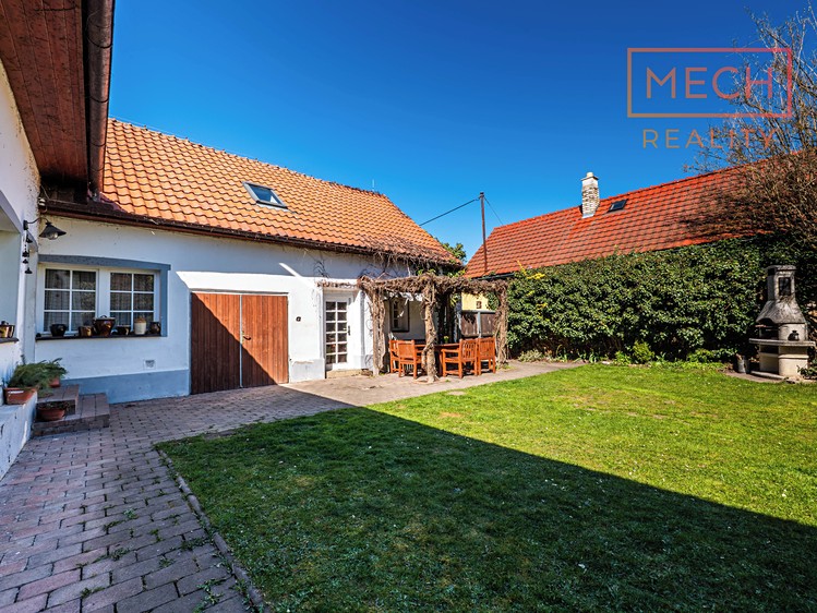 Prodej vícegeneračního domu 312 m², pozemek 892 m² - foto 2