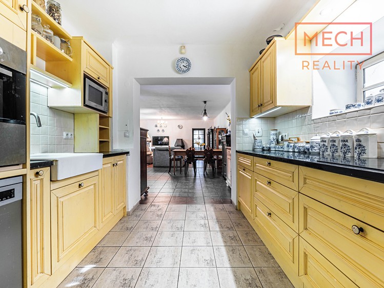 Prodej vícegeneračního domu 312 m², pozemek 892 m² - foto 8