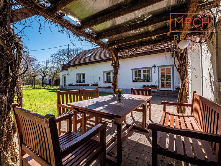 Prodej vícegeneračního domu 312 m², pozemek 892 m² - foto 5