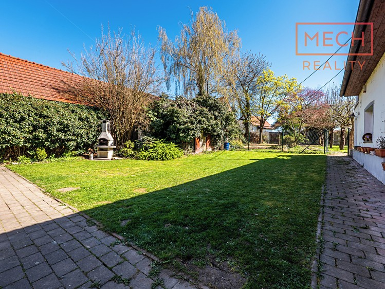 Prodej vícegeneračního domu 312 m², pozemek 892 m² - foto 6