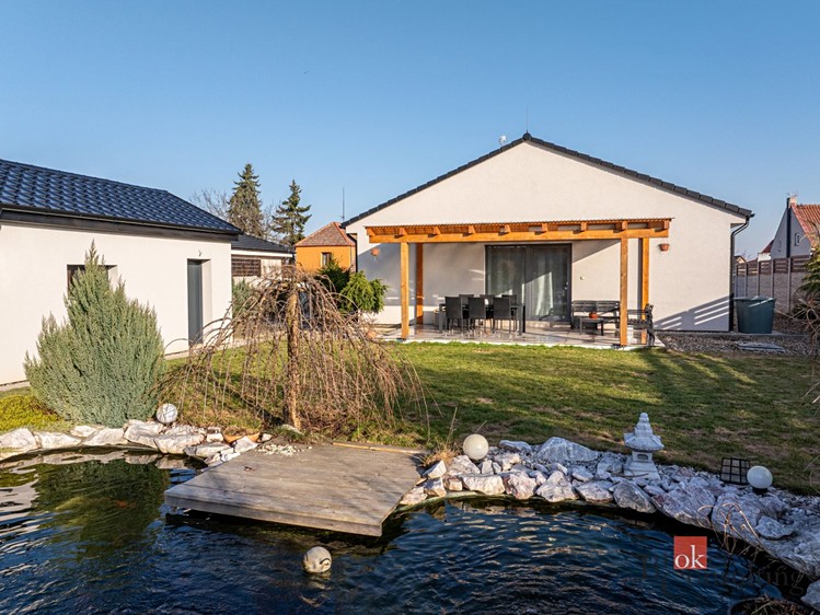 Prodej rodinného domu 107 m², pozemek 911 m² - foto 1