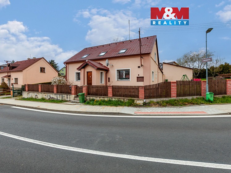 Prodej rodinného domu 166 m², pozemek 1 047 m² - foto 1
