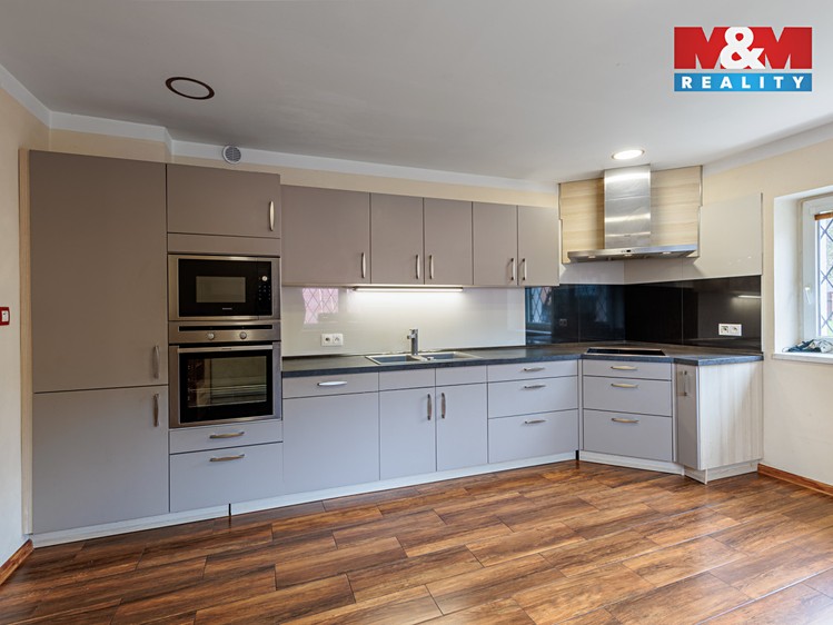 Prodej rodinného domu 166 m², pozemek 1 047 m² - foto 2