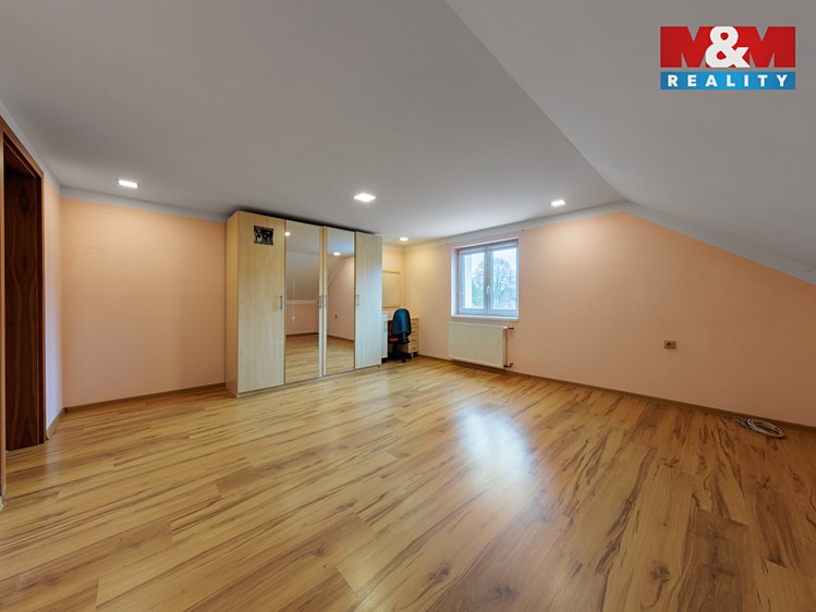 Prodej rodinného domu 166 m², pozemek 1 047 m² - foto 6