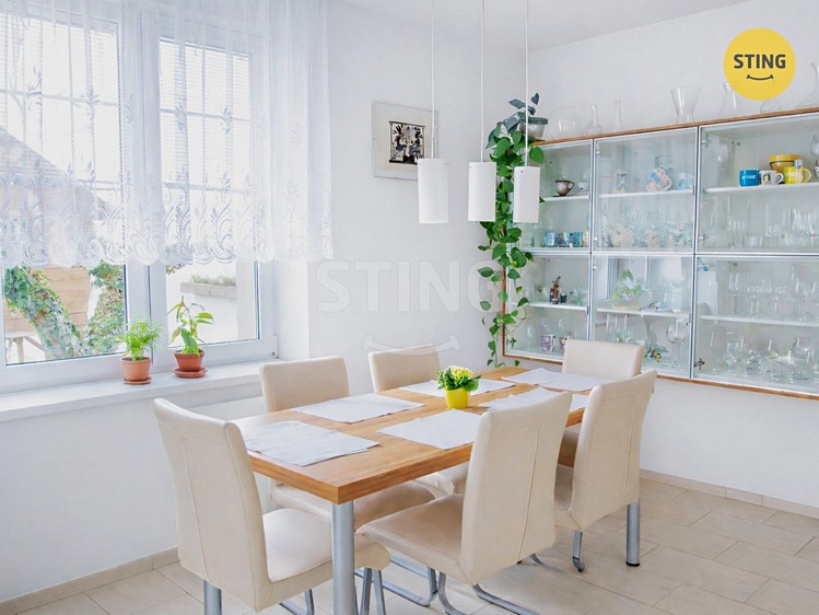 Prodej rodinného domu 240 m², pozemek 522 m² - foto 3