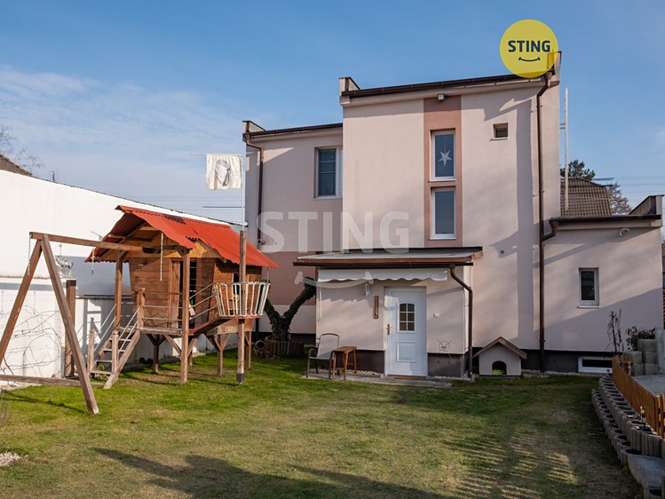 Prodej rodinného domu 240 m², pozemek 522 m² - foto 1