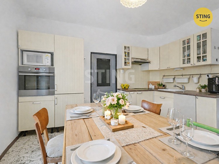 Prodej rodinného domu 156 m², pozemek 226 m² - foto 2