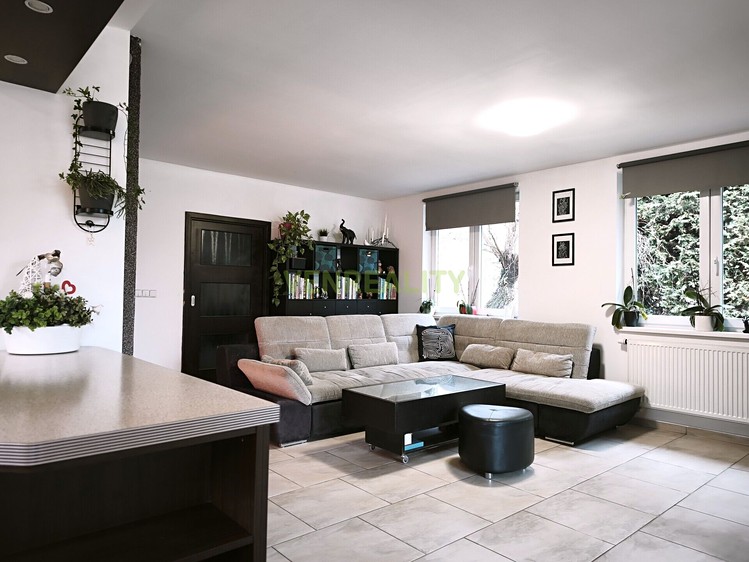 Prodej rodinného domu 182 m², pozemek 679 m² - foto 6